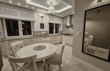 Appartment close to the Lazienki Krolewskie Park, freshly renovated